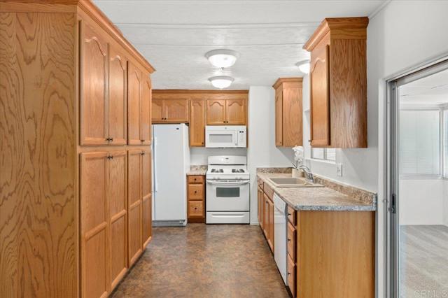 1286 Discovery Street, San Marcos CA: https://media.crmls.org/mediaz/5f95999e-ded5-4345-8fbe-85ccd4e5a56b.jpg
