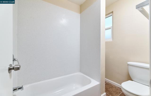 345 Swan Way, Vallejo CA: https://media.crmls.org/mediaz/5f95a28e-dc78-4920-ab2d-e35edeb2a9e6.jpg