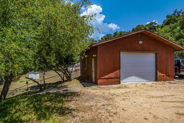 10649 Boulder Creek Rd, Descanso CA: https://media.crmls.org/mediaz/5f96530e-1bd8-4c5c-8560-2f11b27a3b23.jpg