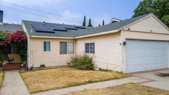 3036 Fairesta Street, La Crescenta CA: https://media.crmls.org/mediaz/5f966b76-3520-46d1-82af-88dc8e053427.jpg