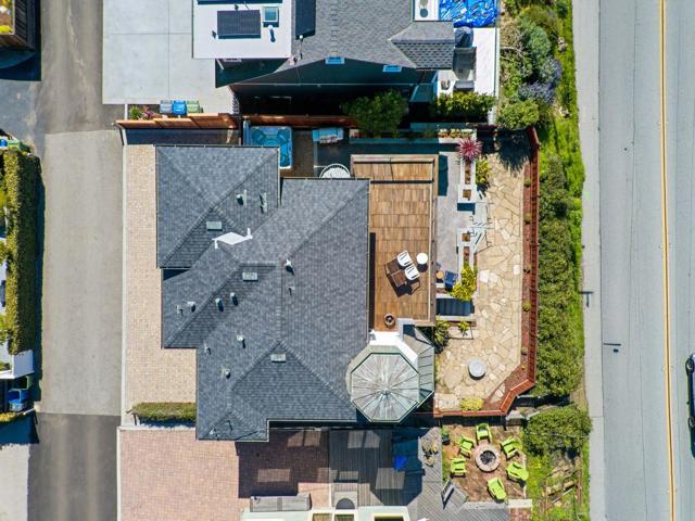 2974 E Cliff Drive, Santa Cruz CA: https://media.crmls.org/mediaz/5f96e072-74e4-46e9-a95b-dda097a51d9d.jpg