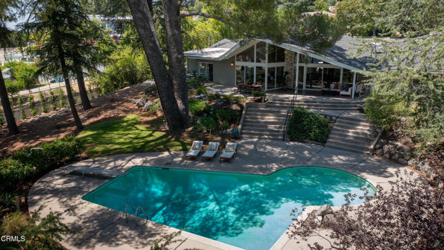 5445 La Crescenta Avenue, La Crescenta CA: https://media.crmls.org/mediaz/5f972909-7317-4f17-8401-01ad37663cbd.jpg