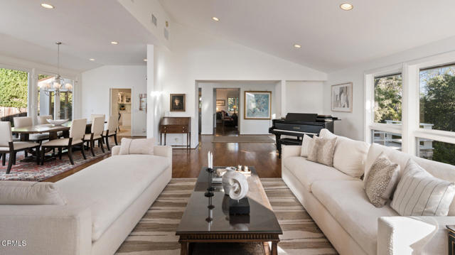 1460 Virginia Road, San Marino CA: https://media.crmls.org/mediaz/5f973462-a771-465f-a1b5-a6e4ab3ac366.jpg