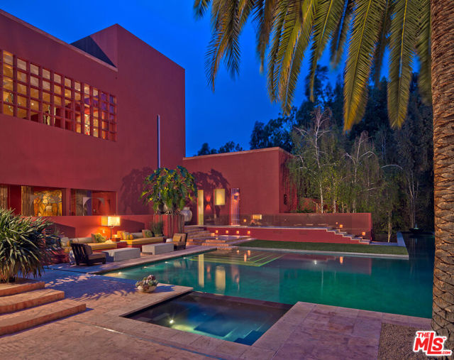 470 Layton Way, Los Angeles CA: https://media.crmls.org/mediaz/5f975784-8149-470f-8f2a-abff4e254965.jpg