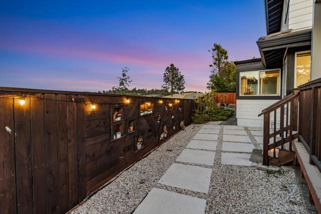 11550 Skyline Boulevard, Oakland CA: https://media.crmls.org/mediaz/5f985162-dac8-44fa-b92f-fb6b46220f54.jpg