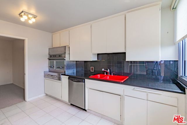 8701 Delgany Avenue, Playa del Rey CA: https://media.crmls.org/mediaz/5f9861cf-ad32-4b19-82c9-ddd1f9fcf726.jpg