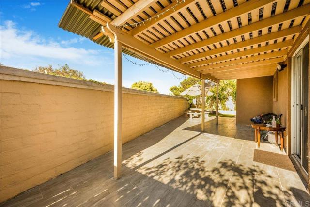 44364 Kingston Drive, Temecula CA: https://media.crmls.org/mediaz/5f992a7d-9867-4e3a-acbd-bac0f5e5031d.jpg