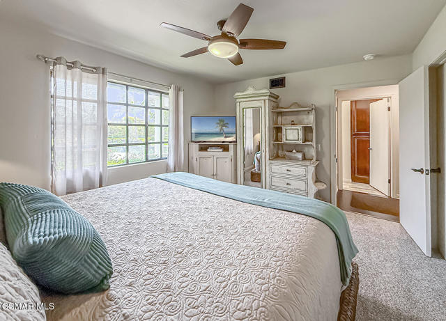 1832 Calle Salto, Thousand Oaks CA: https://media.crmls.org/mediaz/5f9956be-e4ce-429f-9d4b-aa77ec51a7cf.jpg