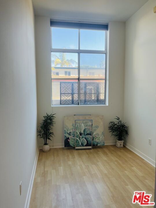 1912 Broadway, Santa Monica CA: https://media.crmls.org/mediaz/5f9968f1-5f77-4aee-9054-3ed07dba10bc.jpg