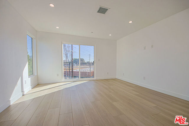 5709 Auckland Avenue, North Hollywood CA: https://media.crmls.org/mediaz/5f99af93-fd69-4ba4-a517-eedc84ce8399.jpg