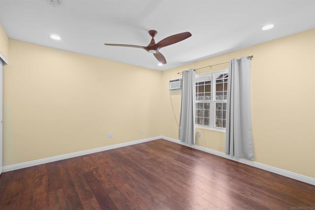9155 57 Gold Coast Dr, San Diego CA: https://media.crmls.org/mediaz/5f9a065b-8110-4dd3-bdbd-bcbcd133e689.jpg