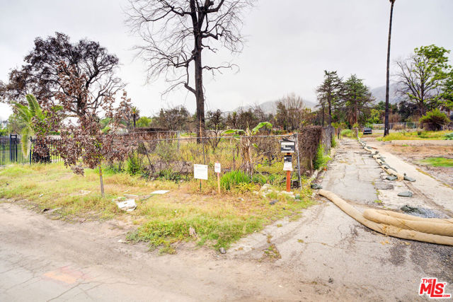 683 E Pine Street, Altadena CA: https://media.crmls.org/mediaz/5f9a74b1-7b1a-4087-8d04-dc3502f9ebdc.jpg