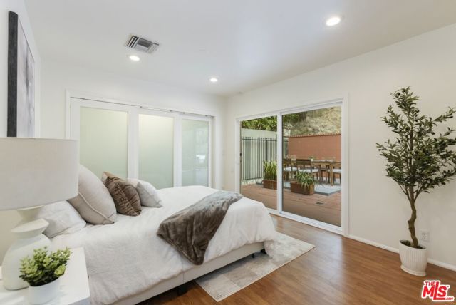 8295 Hollywood Boulevard, Los Angeles CA: https://media.crmls.org/mediaz/5f9a97f7-0b75-43ab-b5f7-4fdf3bb543e0.jpg