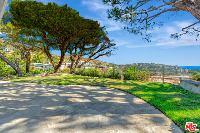 3444 Cloudcroft Drive, Malibu CA: https://media.crmls.org/mediaz/5f9a9be7-2e92-4138-9dfa-8cac9ac31124.jpg