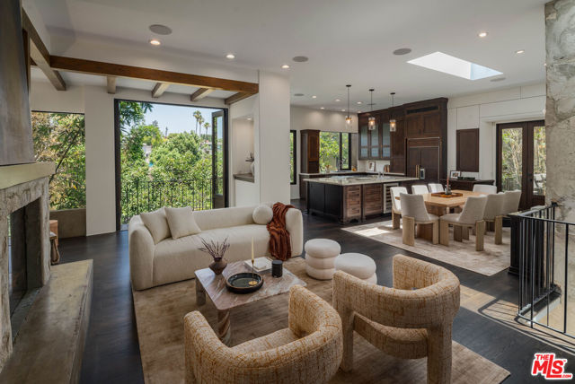 2444 Lyric Avenue, Los Angeles CA: https://media.crmls.org/mediaz/5f9ad779-e831-4141-8ed2-bee70b4efb51.jpg