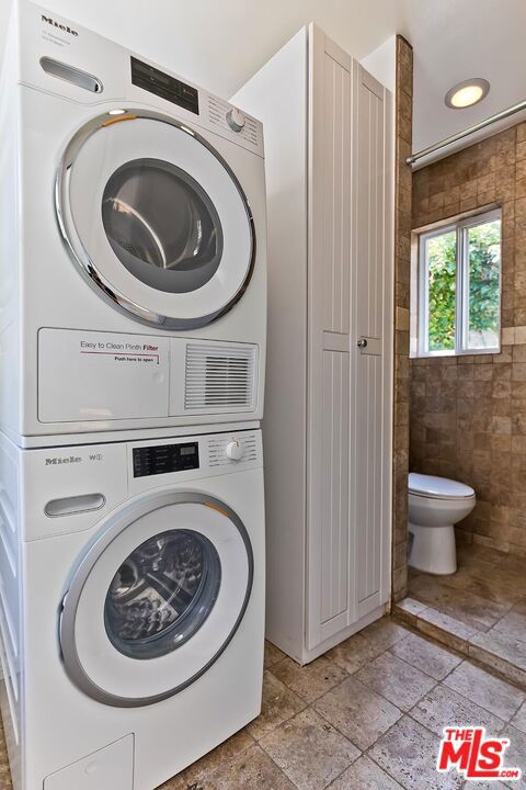 detached Casita laundry