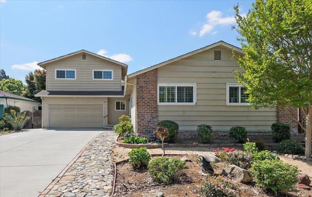 898 Hummingbird Drive, San Jose CA: https://media.crmls.org/mediaz/5f9b673d-4757-490a-a686-24f55e087619.jpg