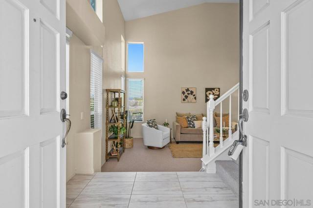 13583 Scarsdale Way, San Diego CA: https://media.crmls.org/mediaz/5f9b68d7-4bb9-47d2-b218-0279a1808776.jpg