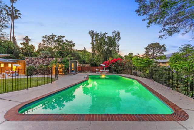 4936 Alzeda Drive, La Mesa CA: https://media.crmls.org/mediaz/5f9b7979-4e80-435d-b98c-94ce941594b2.jpg