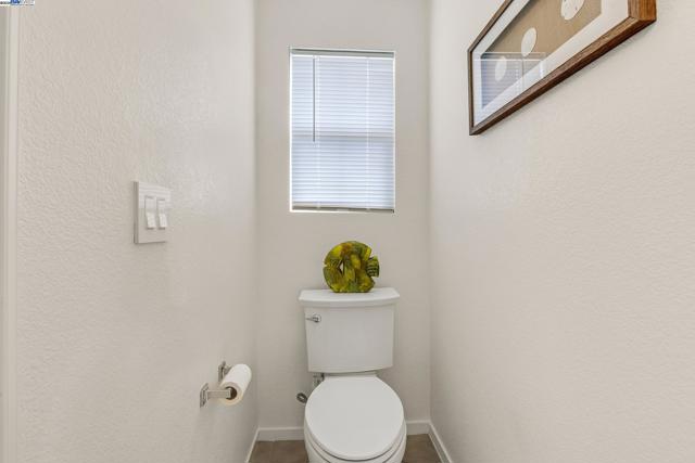 34906 Herringbone Ct, Union City CA: https://media.crmls.org/mediaz/5f9bd429-8fd4-4ae6-a9aa-f70b431f54fc.jpg