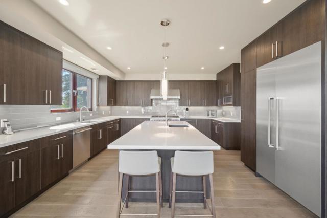 1548 Los Montes Drive, Burlingame CA: https://media.crmls.org/mediaz/5f9be2fd-60b9-4e9e-911c-4937bfee2c23.jpg
