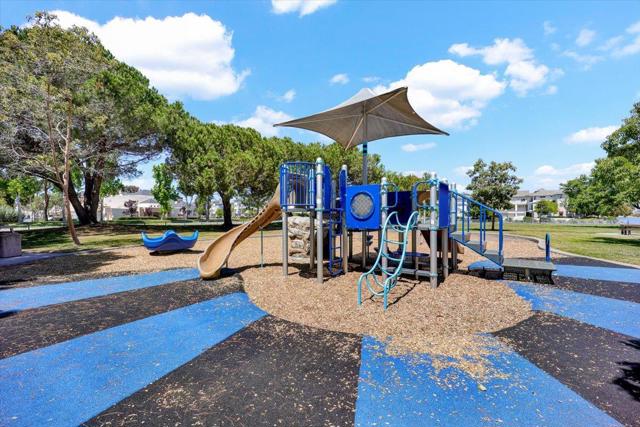 401 Baltic Circle,  CA: https://media.crmls.org/mediaz/5f9bf268-6826-489c-a3b1-82ff6d7de804.jpg