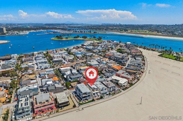 2740 Ocean Front Walk, San Diego CA: https://media.crmls.org/mediaz/5f9c4155-d922-4d98-89cc-0fb09f3433ab.jpg