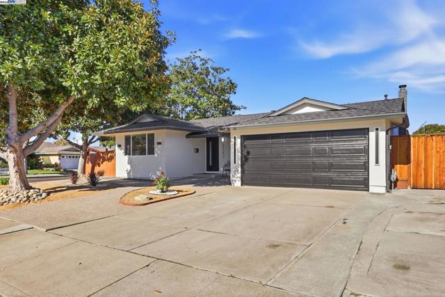 32252 Coronation dr, Union City CA: https://media.crmls.org/mediaz/5f9c9dd1-018b-4ea4-a484-8382ddd5315a.jpg