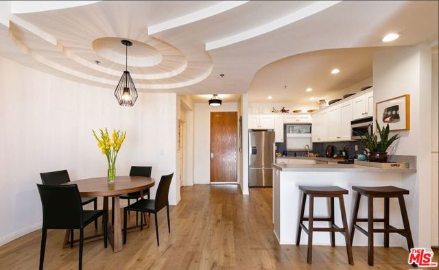 12603 Moorpark Street, Studio City CA: https://media.crmls.org/mediaz/5f9d744a-f072-4361-aae7-f1fcb0d0590e.jpg