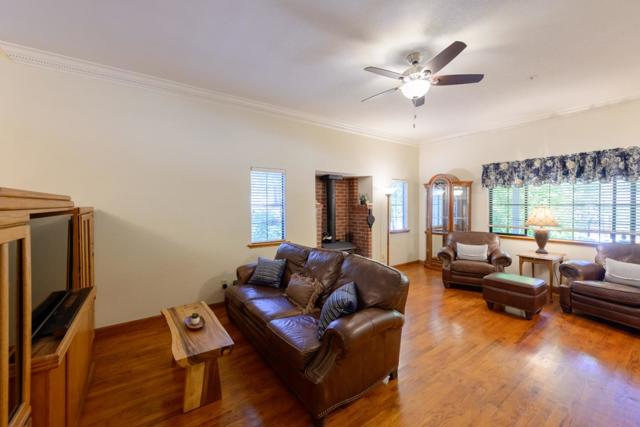 585 Bethany Drive, Scotts Valley CA: https://media.crmls.org/mediaz/5f9d83f8-bd2b-4337-ae1e-cbbeb26891f5.jpg
