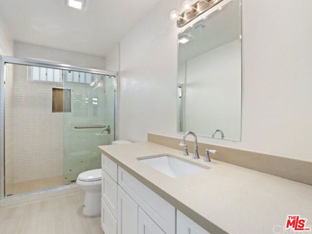 7803 Goldmine Lane, Lake Balboa CA: https://media.crmls.org/mediaz/5f9d9d55-4c4f-4323-abd4-f051e76fdbb0.jpg