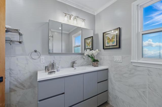 114 Garden Lane, Daly City CA: https://media.crmls.org/mediaz/5f9dafcf-f9dc-4c60-9a18-6138a1d911d0.jpg