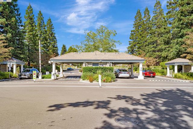 6192 Lakeview Cir, San Ramon CA: https://media.crmls.org/mediaz/5f9de20d-d5f5-4fd4-9007-d7a3a1198f3d.jpg