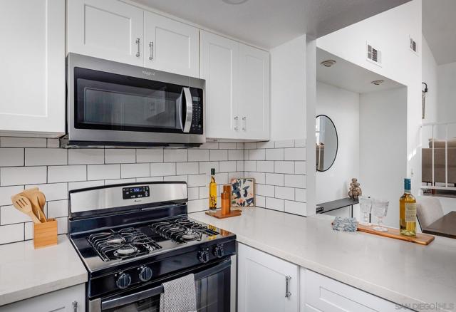 7325 Alicante Rd, Carlsbad CA: https://media.crmls.org/mediaz/5f9df1ca-7915-4b49-be05-930c84fe37c3.jpg