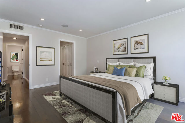 906 N Doheny Drive, West Hollywood CA: https://media.crmls.org/mediaz/5f9dfd58-d30b-4133-8387-c82073177142.jpg
