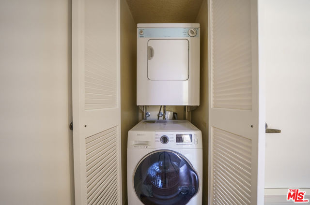 750 S Spaulding Avenue, Los Angeles CA: https://media.crmls.org/mediaz/5f9eeca8-7a48-4af3-9689-4bf856266f99.jpg