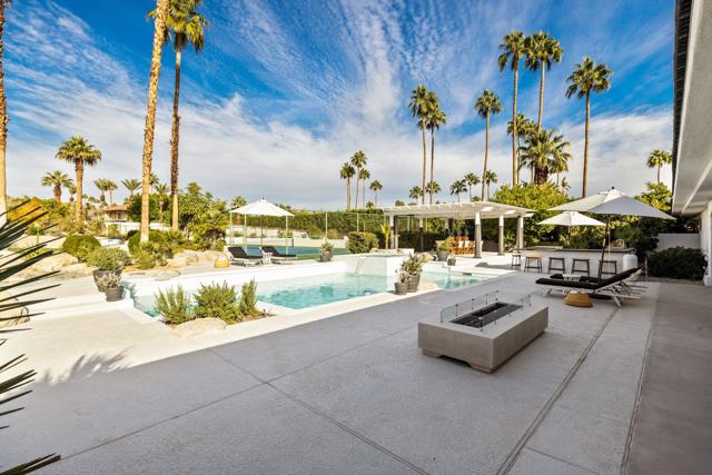 594 W Stevens Road, Palm Springs CA: https://media.crmls.org/mediaz/5f9ef90a-d682-406d-b86a-e78de68ceca4.jpg