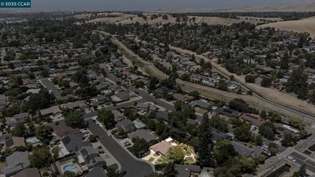 728 San Bruno Ct, Concord CA: https://media.crmls.org/mediaz/5f9f72d0-6edd-4827-8d5f-190bb4b940dd.jpg