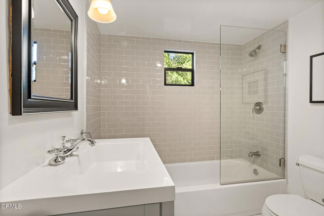 1052 New York Drive, Altadena CA: https://media.crmls.org/mediaz/5fa08bc0-e776-4049-9b58-ab8ff7a8b4f1.jpg