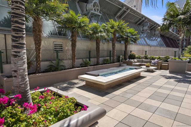 550 Front St, San Diego CA: https://media.crmls.org/mediaz/5fa0c23b-9ecf-447e-8b95-28471b532539.jpg