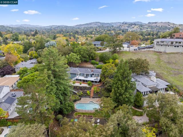 110 Twin Peaks Drive, Walnut Creek CA: https://media.crmls.org/mediaz/5fa0d92e-dfdb-44e3-b31d-7aa207c93e59.jpg