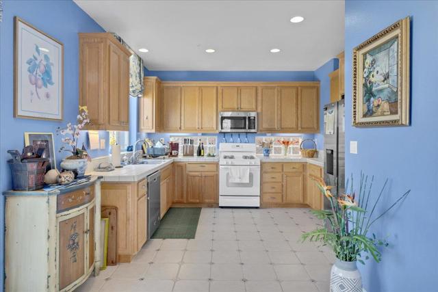 1898 Bradbury Street, Salinas CA: https://media.crmls.org/mediaz/5fa0eb2b-d229-4dc0-bf31-69f4f5ed4a18.jpg