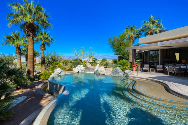 45 Mirada Circle, Rancho Mirage CA: https://media.crmls.org/mediaz/5fa0fbbc-7ac0-4989-8222-0bc2a69a6e4c.jpg