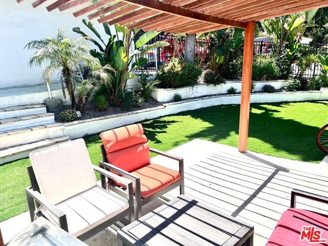 4340 Sepulveda Boulevard, Sherman Oaks CA: https://media.crmls.org/mediaz/5fa1ae51-3c04-4324-bc6e-86c05a9ec81e.jpg