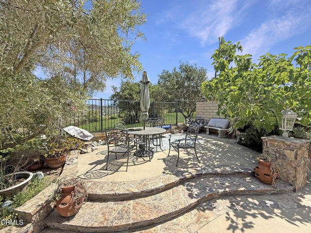 4353 Camino De Las Estrellas, Newbury Park CA: https://media.crmls.org/mediaz/5fa1b29a-c3c8-4d5c-83ab-d46f66693c51.jpg