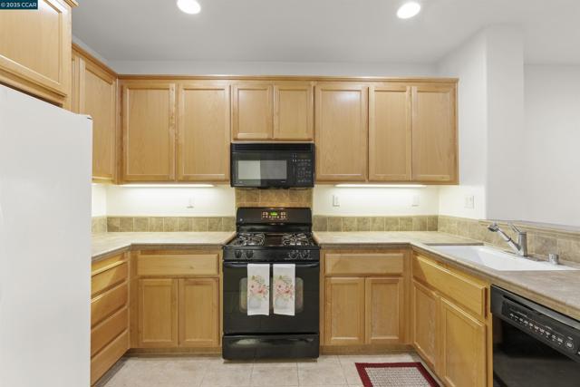113 Carmel St, San Pablo CA: https://media.crmls.org/mediaz/5fa1f894-f081-41c5-9770-957d68a1c08f.jpg