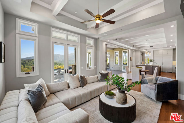 26767 Mulholland Highway, Calabasas CA: https://media.crmls.org/mediaz/5fa245a5-3d11-49f8-ad73-8a68f7d26980.jpg