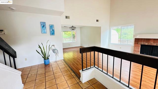 3593 Morningside Dr, Richmond CA: https://media.crmls.org/mediaz/5fa2f471-0f08-422f-bbf7-1207b04bd00f.jpg