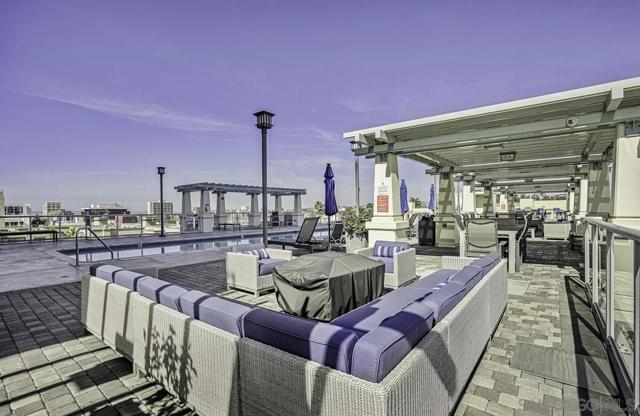 850 Beech St, San Diego CA: https://media.crmls.org/mediaz/5fa3bf5e-223a-4141-83e9-66c261493fcf.jpg