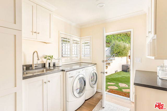 678 Loring Avenue, Los Angeles CA: https://media.crmls.org/mediaz/5fa3f9d9-97a9-4004-9559-0417a9c0d7f1.jpg